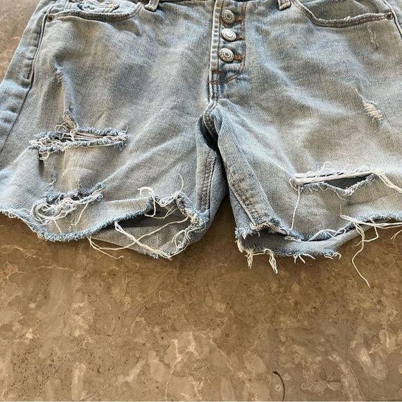 Old navy light wash distressed button fly jeans size 2 - Picture 4 of 8